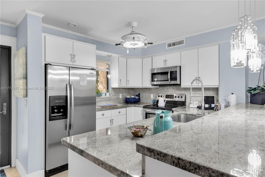 Recently Sold: $985,000 (2 beds, 2 baths, 1454 Square Feet)