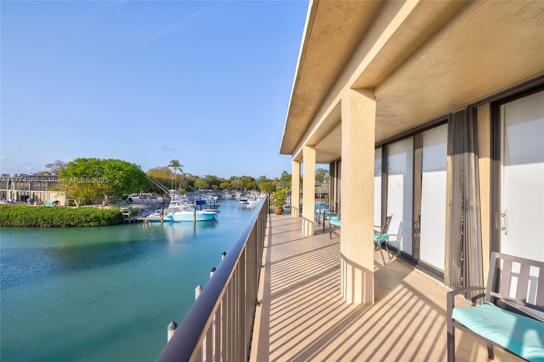 Recently Sold: $985,000 (2 beds, 2 baths, 1454 Square Feet)