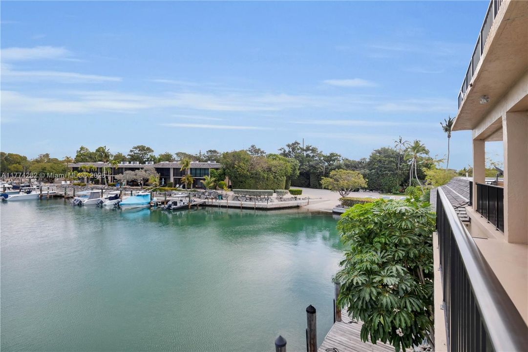 Recently Sold: $985,000 (2 beds, 2 baths, 1454 Square Feet)