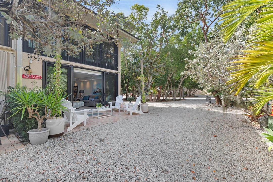 Recently Sold: $985,000 (2 beds, 2 baths, 1454 Square Feet)