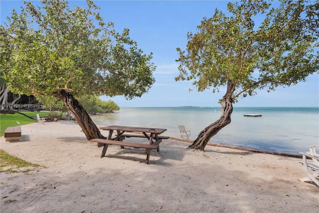 Recently Sold: $985,000 (2 beds, 2 baths, 1454 Square Feet)