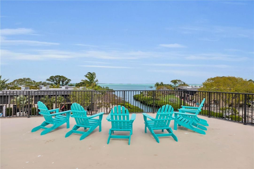 Recently Sold: $985,000 (2 beds, 2 baths, 1454 Square Feet)