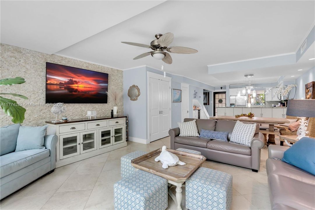 Recently Sold: $985,000 (2 beds, 2 baths, 1454 Square Feet)