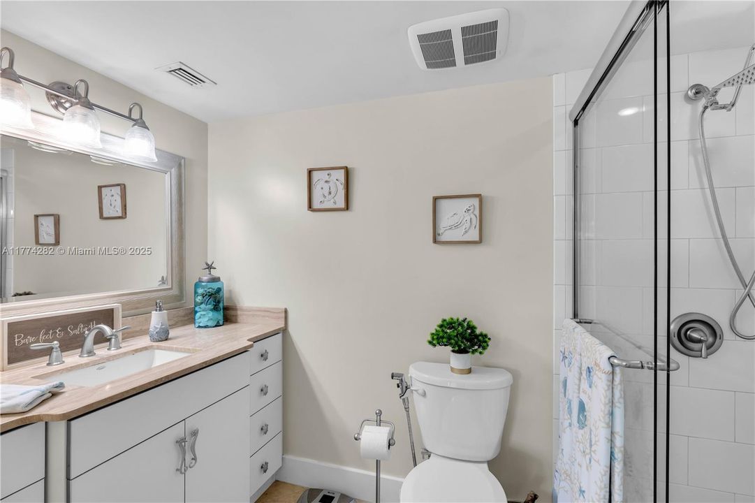 Recently Sold: $985,000 (2 beds, 2 baths, 1454 Square Feet)