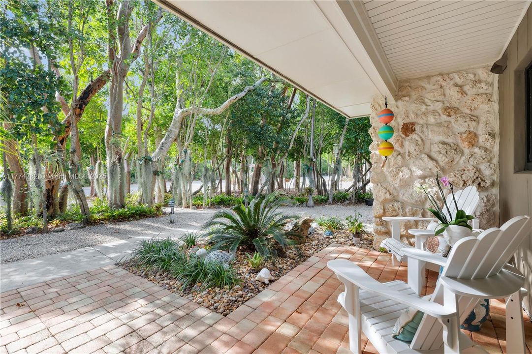 Recently Sold: $985,000 (2 beds, 2 baths, 1454 Square Feet)