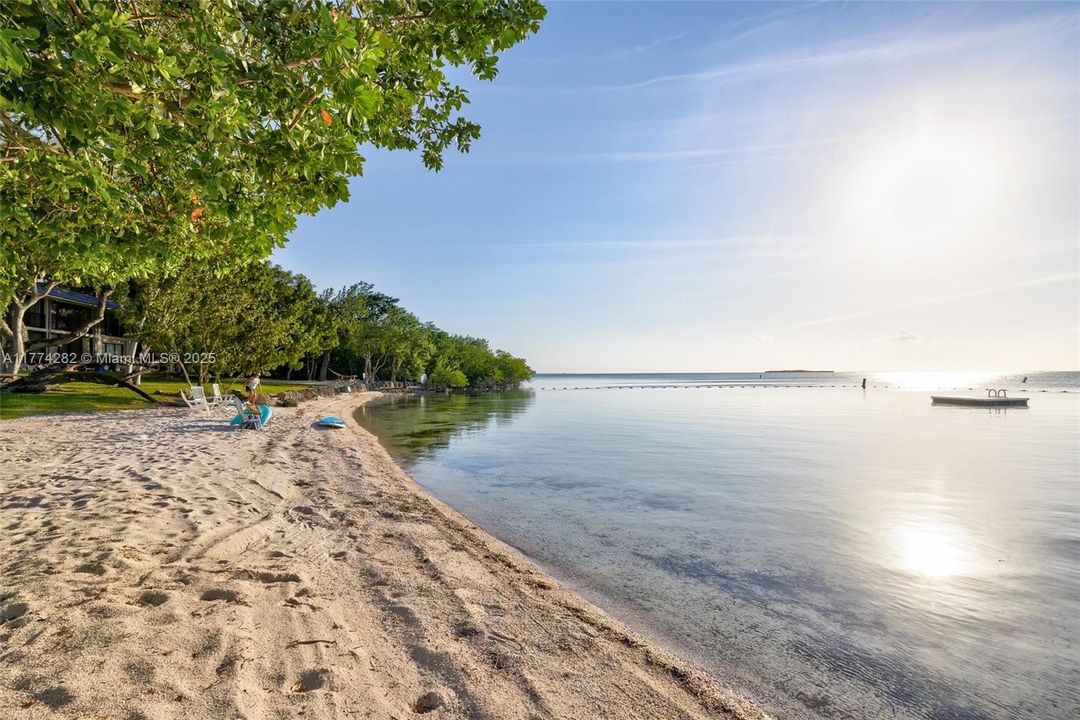 Recently Sold: $985,000 (2 beds, 2 baths, 1454 Square Feet)