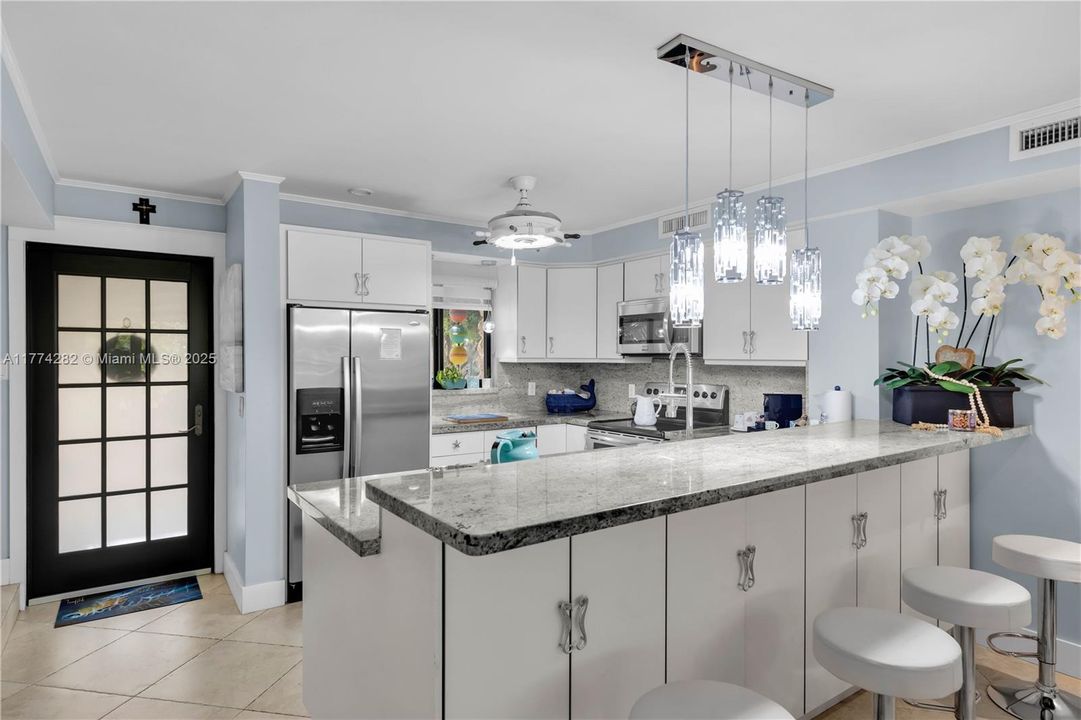 Recently Sold: $985,000 (2 beds, 2 baths, 1454 Square Feet)