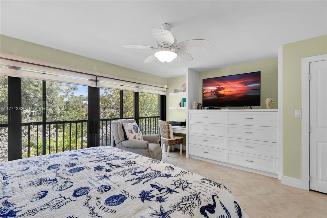 Recently Sold: $985,000 (2 beds, 2 baths, 1454 Square Feet)