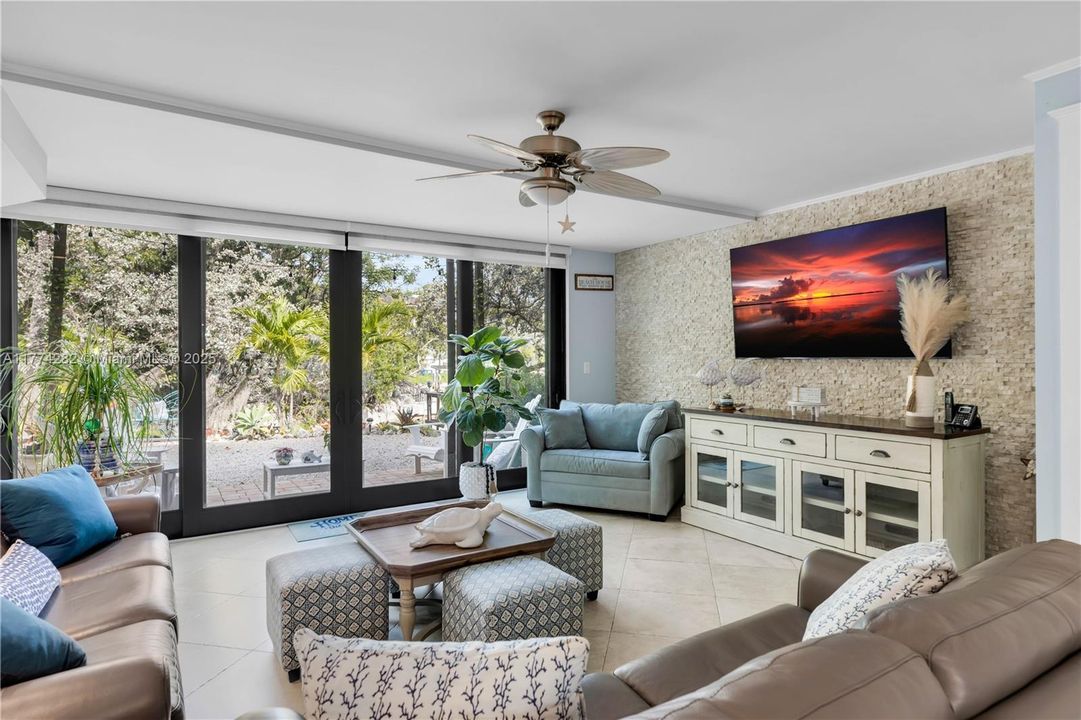 Recently Sold: $985,000 (2 beds, 2 baths, 1454 Square Feet)