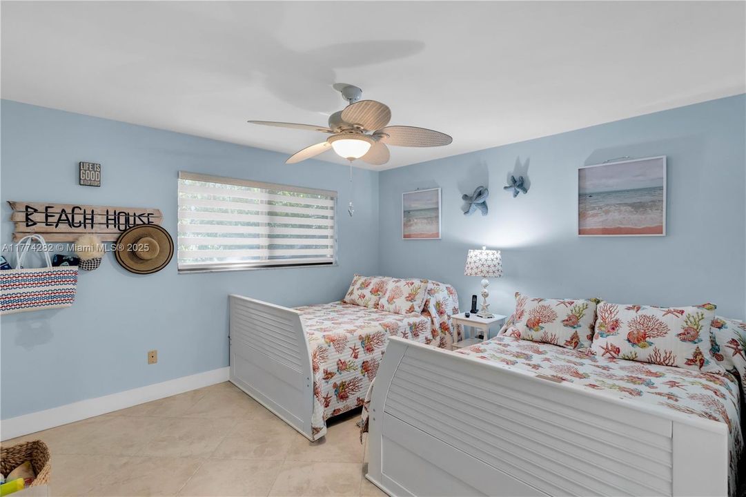 Recently Sold: $985,000 (2 beds, 2 baths, 1454 Square Feet)