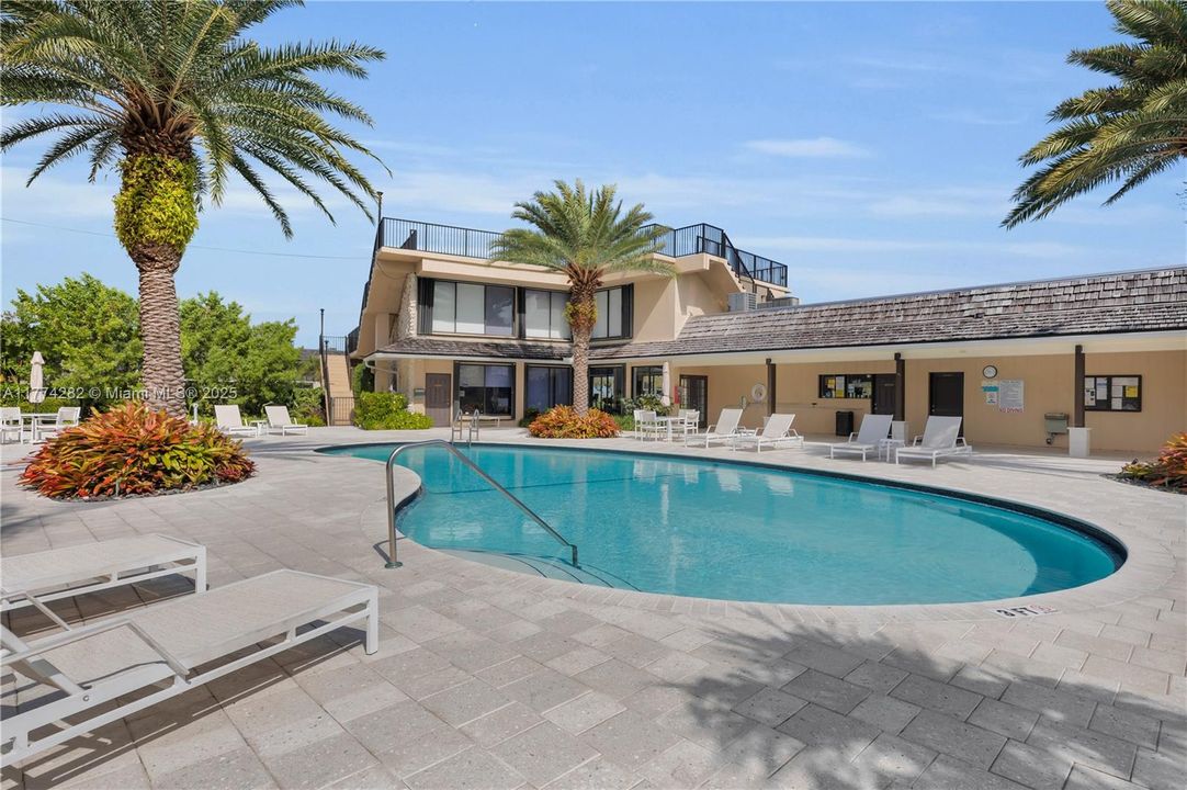 Recently Sold: $985,000 (2 beds, 2 baths, 1454 Square Feet)