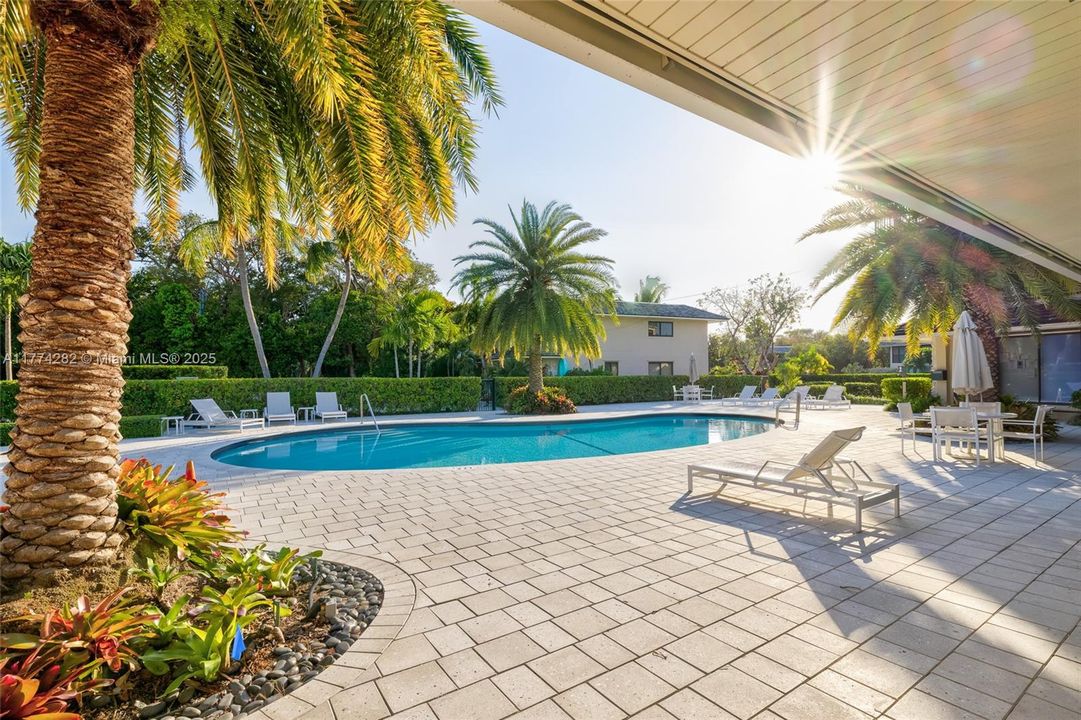 Recently Sold: $985,000 (2 beds, 2 baths, 1454 Square Feet)