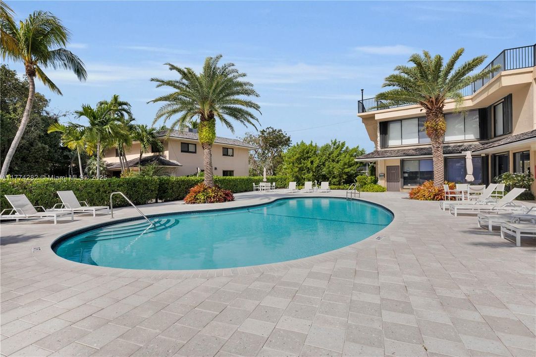 Recently Sold: $985,000 (2 beds, 2 baths, 1454 Square Feet)