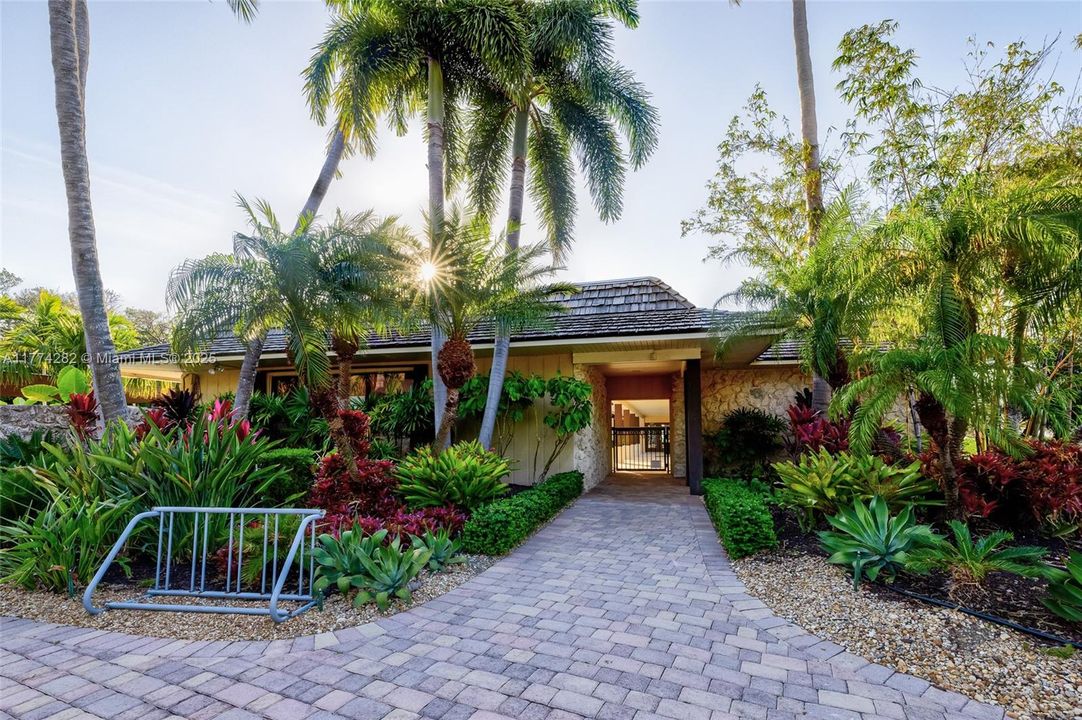 Recently Sold: $985,000 (2 beds, 2 baths, 1454 Square Feet)