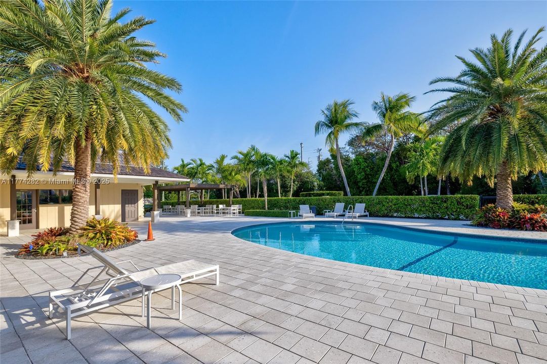 Recently Sold: $985,000 (2 beds, 2 baths, 1454 Square Feet)