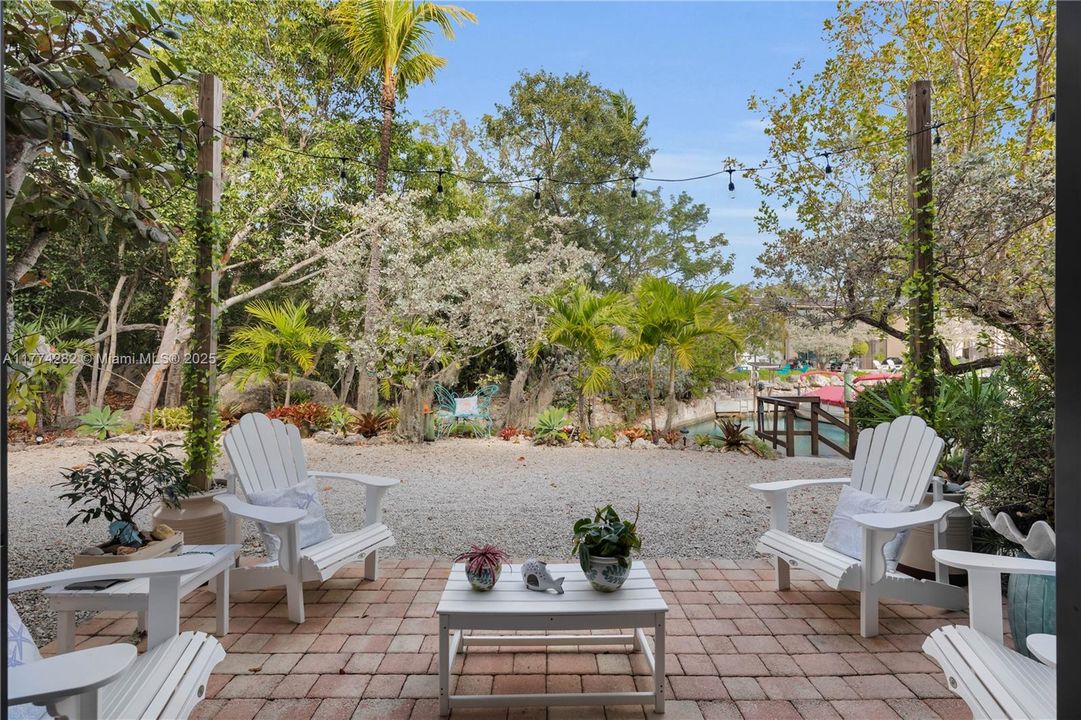 Recently Sold: $985,000 (2 beds, 2 baths, 1454 Square Feet)