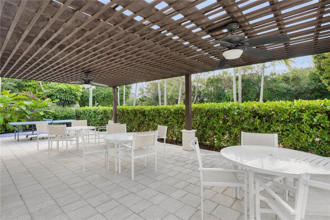 Recently Sold: $985,000 (2 beds, 2 baths, 1454 Square Feet)