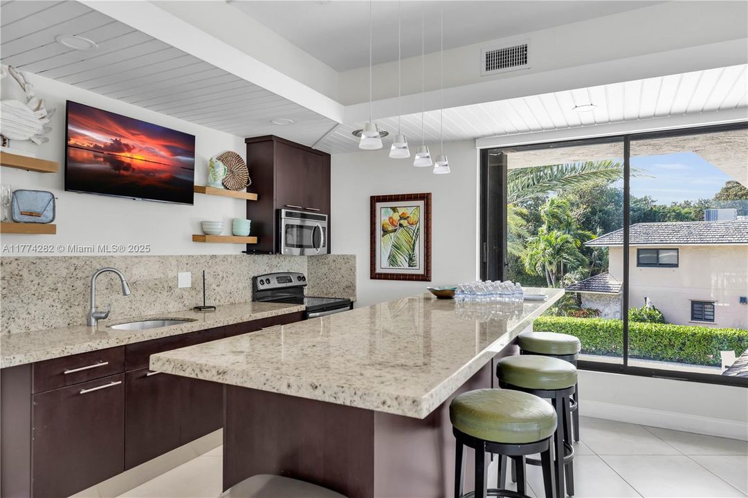 Recently Sold: $985,000 (2 beds, 2 baths, 1454 Square Feet)