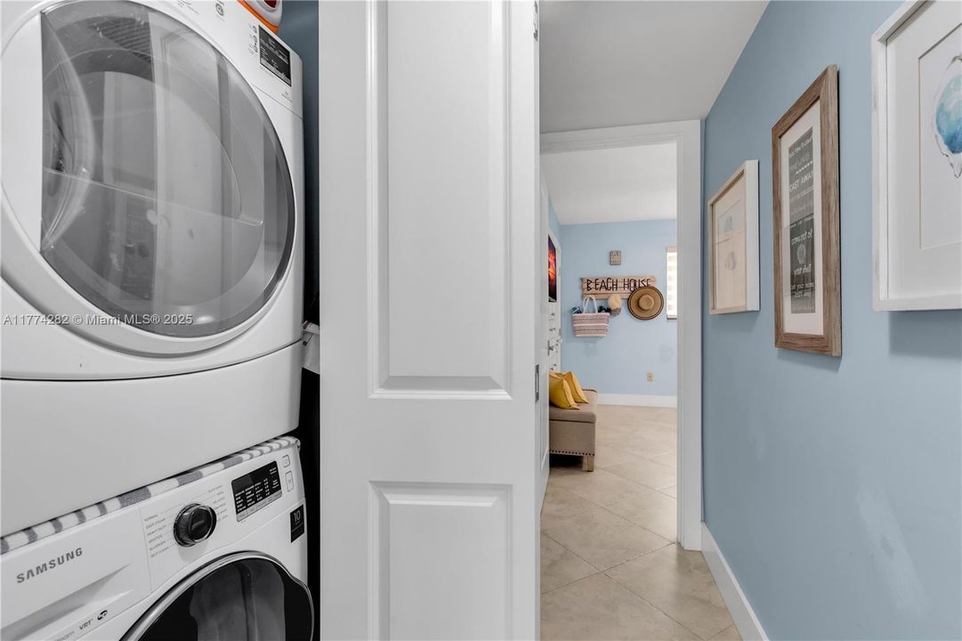 Recently Sold: $985,000 (2 beds, 2 baths, 1454 Square Feet)