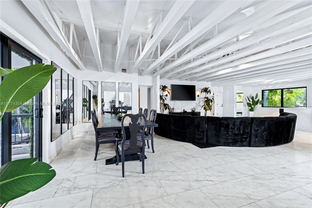 En Venta: $2,650,000 (8 camas, 8 baños, 4691 Pies cuadrados)