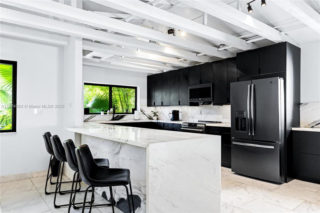 En Venta: $2,650,000 (8 camas, 8 baños, 4691 Pies cuadrados)