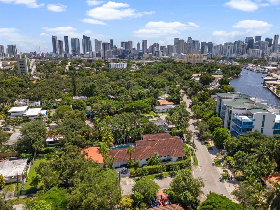 En Venta: $2,650,000 (8 camas, 8 baños, 4691 Pies cuadrados)