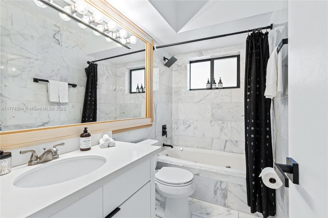 En Venta: $2,650,000 (8 camas, 8 baños, 4691 Pies cuadrados)