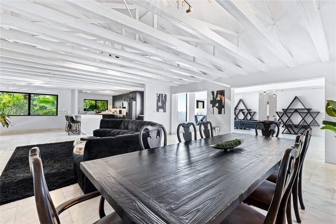 En Venta: $2,650,000 (8 camas, 8 baños, 4691 Pies cuadrados)