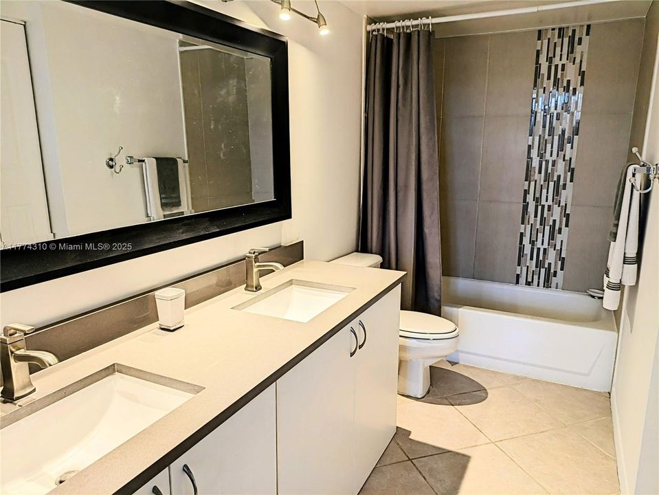 For Sale: $383,000 (1 beds, 1 baths, 730 Square Feet)