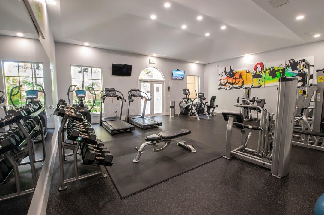 For Sale: $383,000 (1 beds, 1 baths, 730 Square Feet)