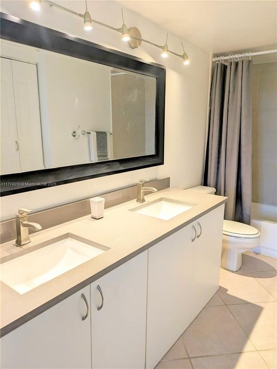 For Sale: $383,000 (1 beds, 1 baths, 730 Square Feet)