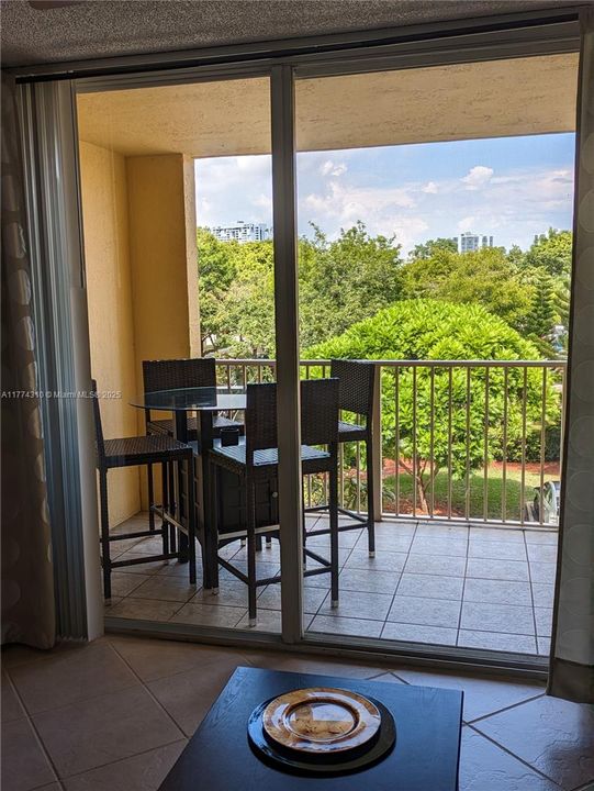 For Sale: $383,000 (1 beds, 1 baths, 730 Square Feet)