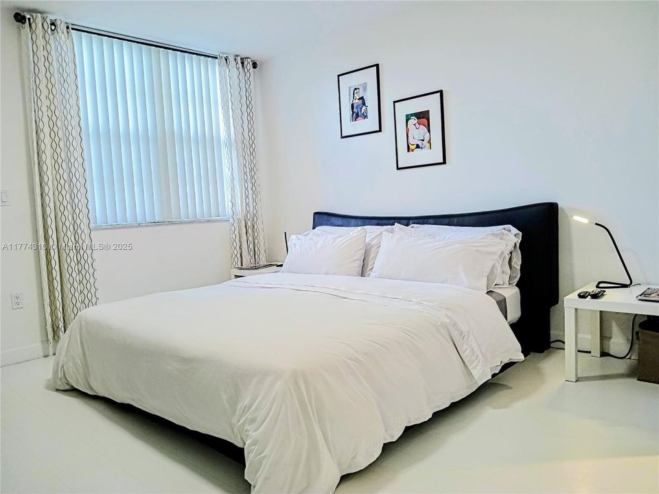 For Sale: $383,000 (1 beds, 1 baths, 730 Square Feet)