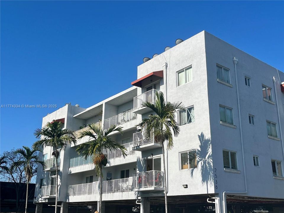 Недавно продано: $175,000 (1 спален, 1 ванн, 571 Квадратных фут)