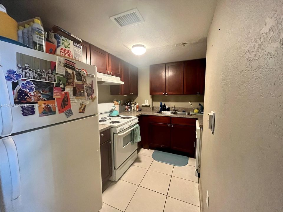 Недавно продано: $175,000 (1 спален, 1 ванн, 571 Квадратных фут)