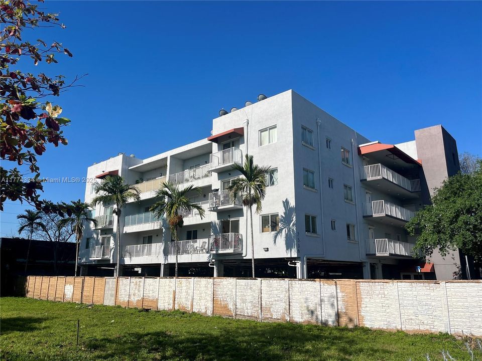 Недавно продано: $175,000 (1 спален, 1 ванн, 571 Квадратных фут)