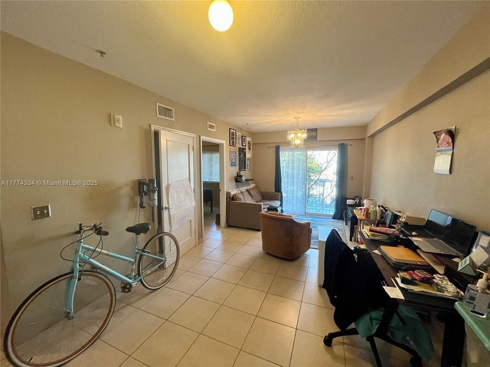 Недавно продано: $175,000 (1 спален, 1 ванн, 571 Квадратных фут)