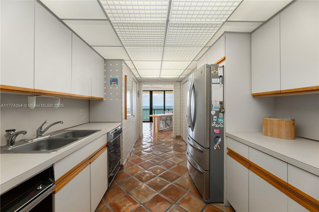 En Venta: $2,300,000 (3 camas, 2 baños, 2353 Pies cuadrados)