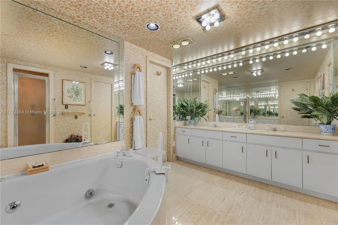 En Venta: $2,300,000 (3 camas, 2 baños, 2353 Pies cuadrados)