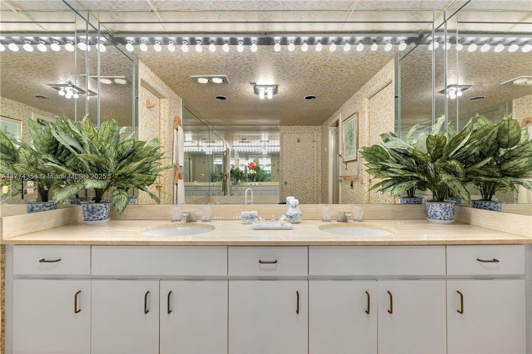 En Venta: $2,300,000 (3 camas, 2 baños, 2353 Pies cuadrados)