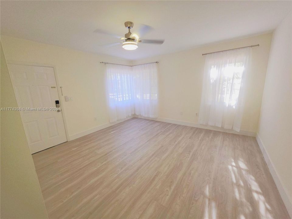 Недавно арендовано: $2,300 (1 спален, 1 ванн, 737 Квадратных фут)