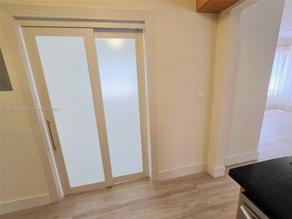 Недавно арендовано: $2,300 (1 спален, 1 ванн, 737 Квадратных фут)