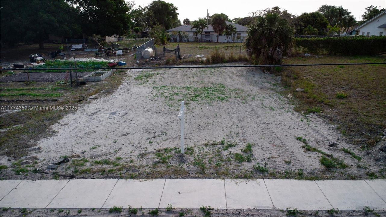 待售: $148,000 (0.10 acres)