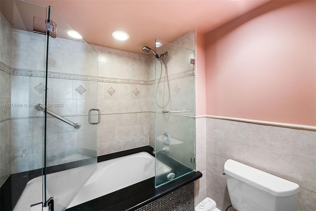 For Sale: $474,900 (1 beds, 1 baths, 1088 Square Feet)