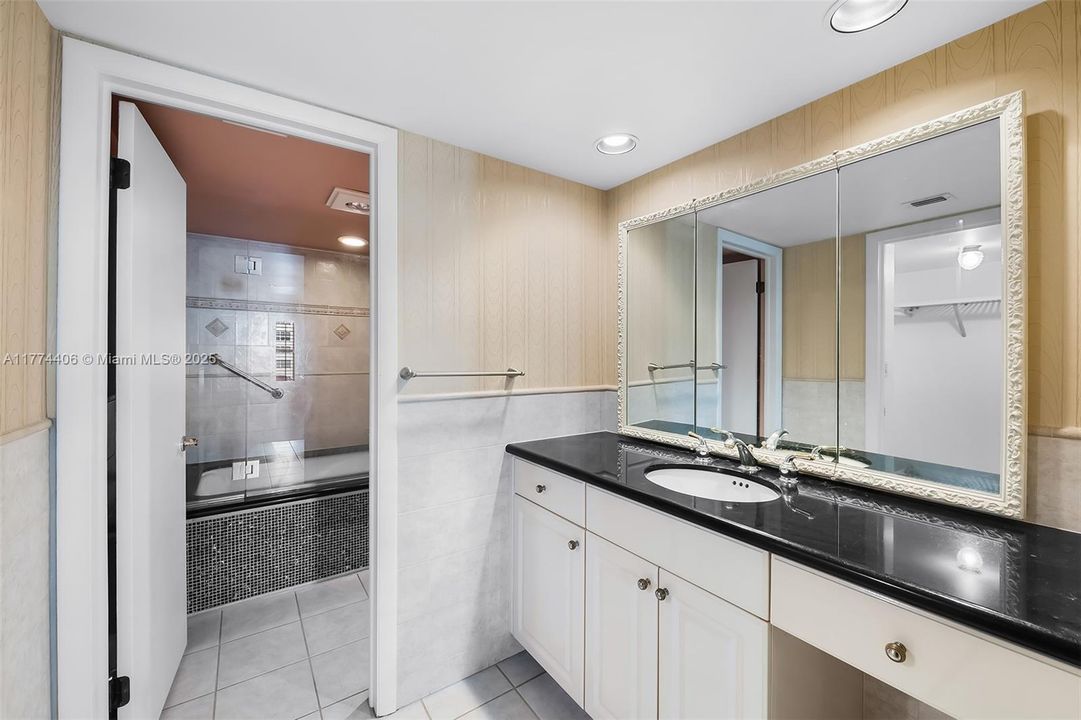 For Sale: $474,900 (1 beds, 1 baths, 1088 Square Feet)