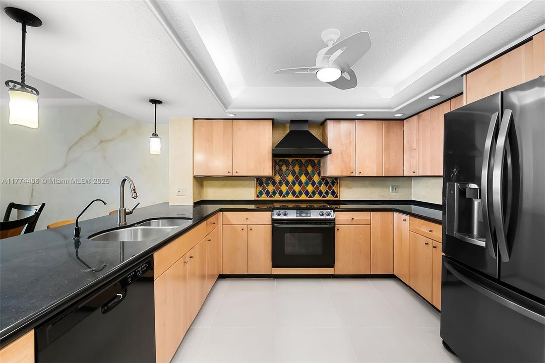 For Sale: $474,900 (1 beds, 1 baths, 1088 Square Feet)