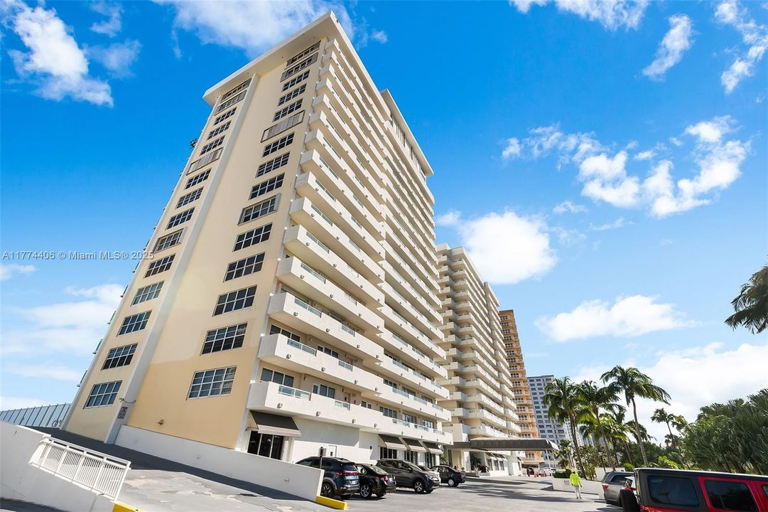 For Sale: $474,900 (1 beds, 1 baths, 1088 Square Feet)