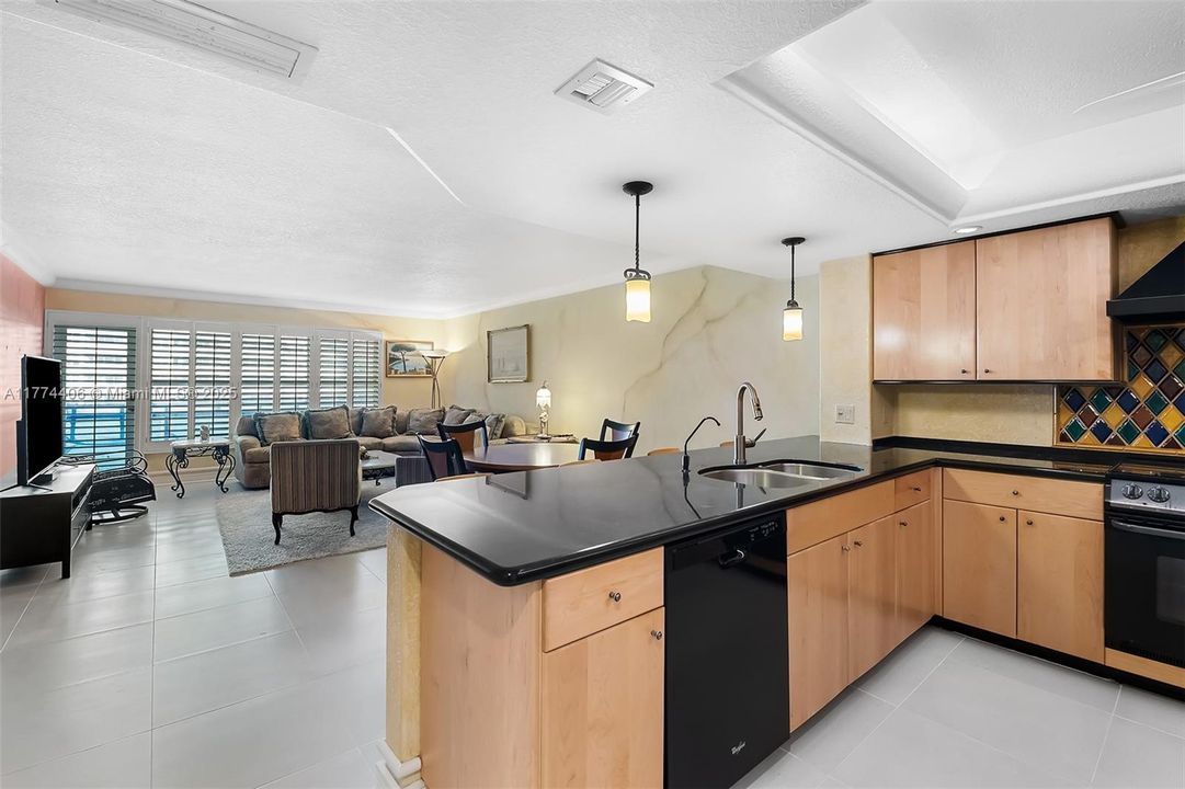 For Sale: $474,900 (1 beds, 1 baths, 1088 Square Feet)