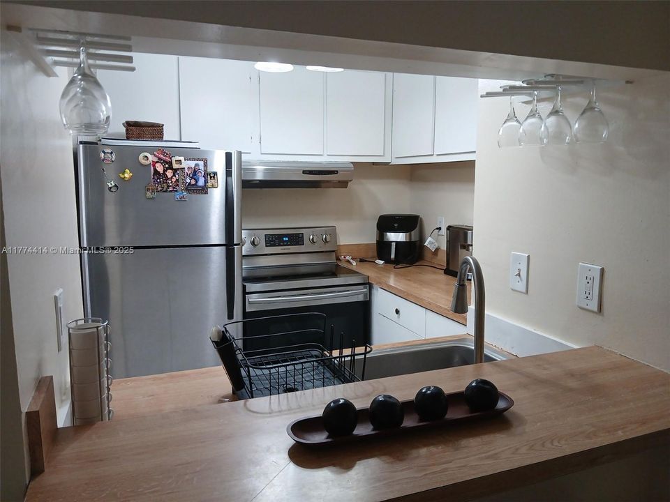 Recently Rented: $2,200 (2 beds, 2 baths, 825 Square Feet)