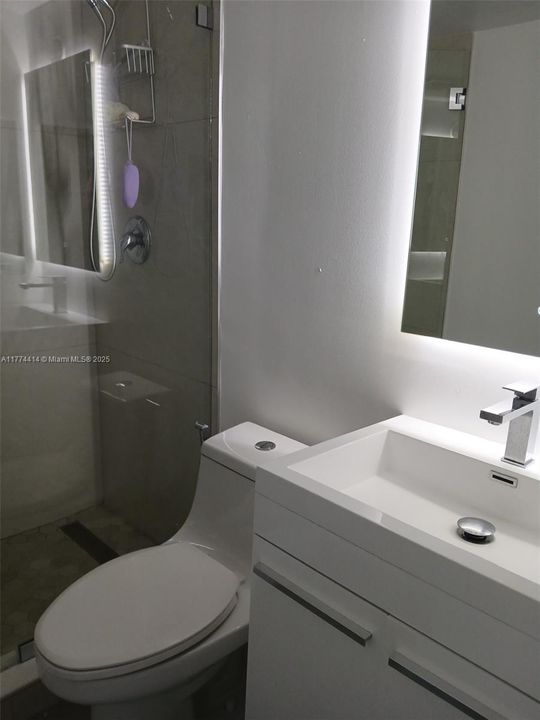 Recently Rented: $2,200 (2 beds, 2 baths, 825 Square Feet)